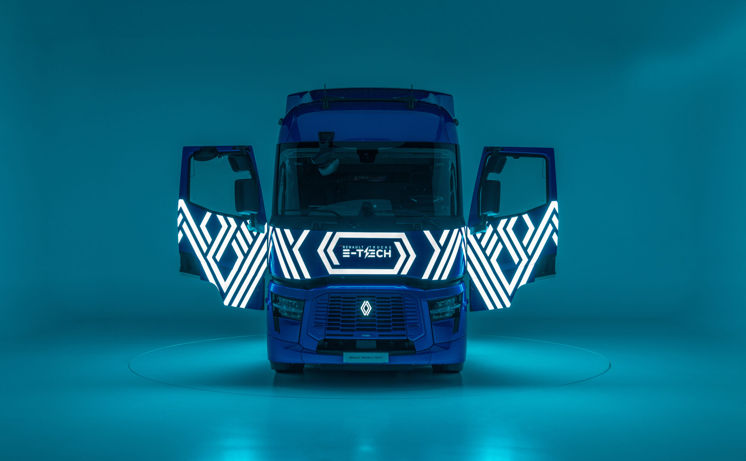 Renault Trucks débute le tour d’Europe avec un camion 100% électrique