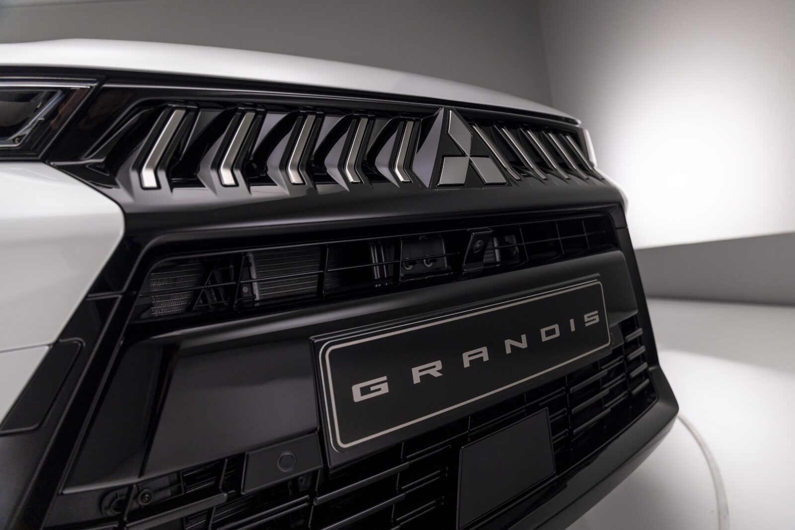 mitsubishi-grandis